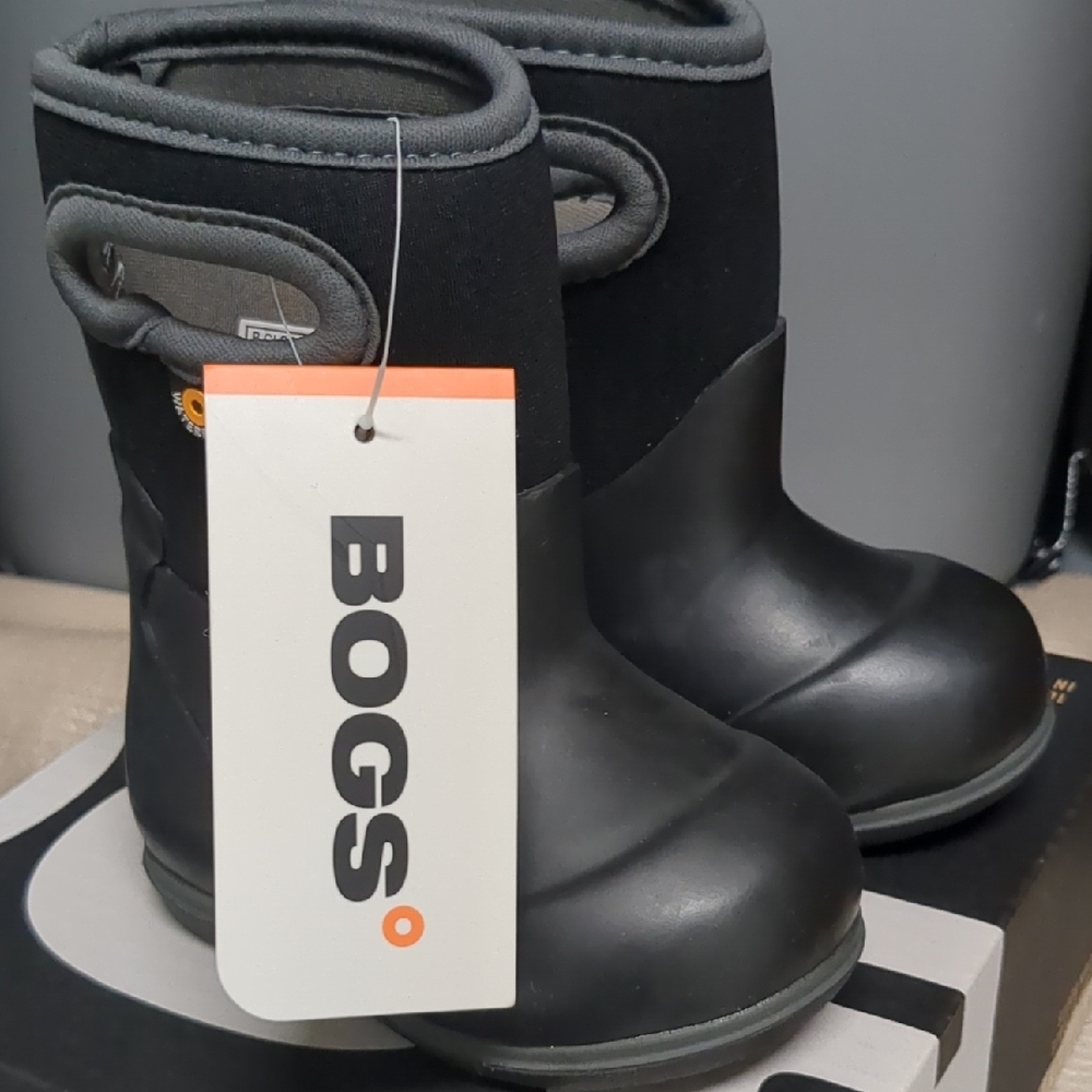 NIB Bogs Black Boots for Kids Toddler SIZE 5
